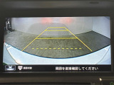 【バックモニター】後ろのカメラの映像をモニターに映し出すことができます!後方の見えない死角や、障害物との距離感をしっかり確認することができます!駐車が苦手な方におすすめです。