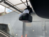 前後ドライブレコーダーを装着すれば、事故やトラブルの際、前方車両や後方車両の映像を録画し、客観的な証拠を残すことができます。また、あおり運転対策にも効果的です。