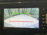 【バックカメラ】駐車時に後方がリアルタイム映像で確認できます。大型商業施設や立体駐車場での駐車時や、夜間のバック時に大活躍!運転スキルに関わらず、今や必須となった装備のひとつです!