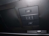 USBポート付きですので携帯等の充電もできます。