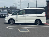 当店は照明・屋根付きスペースございますので雨天時も安心して現車確認が可能です。