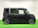 ドアは約90度に開くので荷物も積み込みやすく、乗り降りもしやすい♪ ロングドライブも快適に過ごせる工夫がいっぱいです♪♪