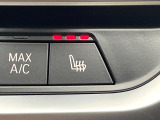 ●フロントシートヒーティング:運転席・助手席共に三段階で調節が可能なシートヒーターを装備しております。季節を問わず快適にご使用いただけます。