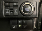 電子カードキーを携帯しているだけでエンジンの始動ができるプッシュボタンスタートを装備しています☆