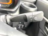 【オートライト】周りの明るさに応じて自動でヘッドライトの点灯・消灯ができる機能です!ライトの付け忘れ・消し忘れなどが無くなり、雨の日や夕方の走行も安心!トンネル通過時も便利ですね♪