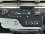 運転席・助手席と個々に温度設定の出来るオートエアコンです◎またギヤシフトはボタン式で簡単操作☆