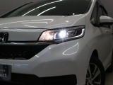 【LEDヘッドライト】悪天候や夜間走行時も良好な視界を確保し安心して運転できる高輝度LEDヘッドライトを装備!点灯速度が早く、消費電力も抑えられています!!