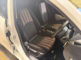 運転席はラチェット式レバーシートになっており、高さも微調整でドライバーの意図したドライビングポジションを提供します♪デザインも黒ではなく特別仕様車ならではのシート♪