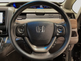 運転にかかわる様々な操作を安全に行えるように視点移動が少なく操作性に配慮されたスイッチ類が凝縮されたコクピットです。