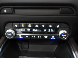 暑い夏の時期にとっても快適なシートベンチレーションを装備!シート内部に取り付けられたファンでシートの表面を換気して、涼しくしてくれます。