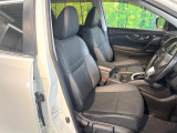 運転席シート廻りは使用感も少なく、良好な状態となっています。前オーナー様が丁寧に使っていたことがよくわかりますね。