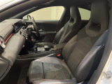 ◆LIBERALAは、輸入車選びの新たなスタイルを提案するインポート・セレクト・ブランドです。オーナー様となる方がクルマから直接感じる感性を第一にした、最良の一台との出会いをコーディネートいたします。