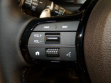 【ステアリングリモコン】ステアリングにオーディオ調節可能なスイッチが装備されていますので運転中でも視線をそらさずにオーディオの調節が可能です!