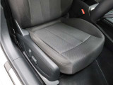 禁煙車ですので焦げや臭いなどはございません。気持良くお乗り頂けます。