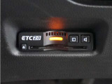 ◆ETC2.0◆進化したドライブ体験。料金収受システムだけだったETCが生まれ変わって、高速道路を賢く使うETC2.0に進化しました。多彩な情報サービスが便利で快適なドライブ体験を提供します。