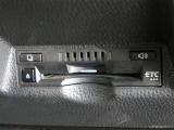 ビルトインタイプのETC車載機です。見た目もスマートで料金所通過もキャッシュレスです。