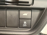 パワーゲートが装備されていますので、手荷物が多くても楽々操作で指1本!運転からも操作できます