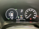 メータは先進的なデジタルメーターを採用!ゆっくりと数字が動くのでとても見やすく表示されます!続可能距離等の情報やHonda SENSINGの注意・警告も表示します!