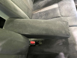 【アームレスト】運転中の身体の負担を軽減してくれるアームレストを装備♪