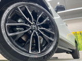 【純正アルミホイール】外観にマッチした純正アルミホイールを装着しております。各種社外アルミホイールや、スタッドレスタイヤも取扱いしております。是非ご相談ください♪