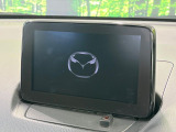 【マツダコネクトナビ】車内の雰囲気にマッチした一体型タイプのナビ。各種車輌設定やBluetooth再生等、様々な機能が楽しめます。直感的なダイヤル操作が可能で、使い勝手も良好です。