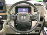 インテリアに合わせたデザインのステアリングは、運転される方のことも考え、運転しやすい形状、大きさです。是非一度、実際に触ってお確かめください。