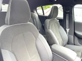 運転席シート廻りは使用感も少なく、良好な状態となっています。前オーナー様が丁寧に使っていたことがよくわかりますね。