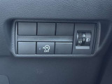 SRSサイド、カーテンエアバックや、衝突被害軽減ブレーキ、踏み間違い衝突防止アシスト、車線逸脱警報、先行車発進お知らせ機能などその他安全機能も多数揃ってます☆安全運転は心がけてくださいね(*&rsquo;&omega;&rsquo;*)