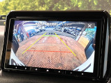 【バックカメラ】駐車時に後方がリアルタイム映像で確認できます。大型商業施設や立体駐車場での駐車時や、夜間のバック時に大活躍!運転スキルに関わらず、今や必須となった装備のひとつです!