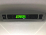 【リアオートエアコン】広い後部座席には必須の機能!風量や温度を自動で調整し前席と同様な車内環境にしてくれるリアオートエアコンを装備。夏の暑さも冬の寒さもストレスなく快適にお過ごしいただけます♪