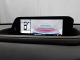 狭い場所での駐車やすれ違いなどでより的確な運転操作に役立つ360&deg;ビューモニターが装備されています。