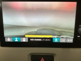 【バックカメラ】運転が苦手な方も車庫入れラクラクです!ギアをリバースに入れれば自動的に切り換わりますので、面倒な操作は不要です♪狭い駐車場もお車を傷つけず安心ですね!