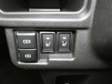 運転席と助手席には寒い時にうれしいシートヒーターが装備されてます。