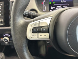 ステアリングにオーディオ操作スイッチが付いています。オーディオ画面に直接タッチしなくても操作が出来ますので、運転に集中できます。