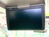 【フリップダウンモニター】大画面モニターで後席でもエンタメをお楽しみいただけます。小さなお子様にも大人気の装備です♪