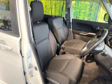 運転席シート廻りは使用感も少なく、良好な状態となっています。前オーナー様が丁寧に使っていたことがよくわかりますね。