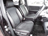 【内装】フリードの車内です♪もちろん、フロアマットもついてますよ〜!