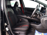 お車選びをお楽しみ頂けるよう、在庫車の展示スペースを十分に確保しております。