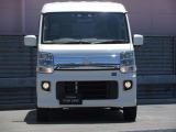 ディスチャージヘッドライトが装着されております。より遠く、より広く、より明るく照らしてくれます。その為、夜間の走行も運転もしやすく見やすいです。