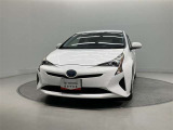 広々とした車内空間に優れた燃費性能。更にデザインも上質で人気のお車です!