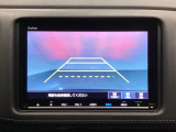 バックでの車庫入れも安心です!リアカメラが付いているバックモニター付のナビを装備しております。操作線もついており距離感も画面から確認できます。