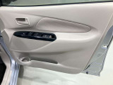 窓の開閉もスイッチひとつで簡単!駐車券を取るときもラクラク★