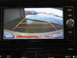 バックガイドモニターで、後方を確認しながら安心して駐車することができます。運転初心者も熟練者も必須の機能ですよ!