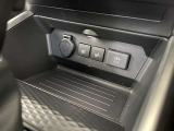 寒いときに便利なシートヒータースイッチ!USB端子
