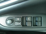 パワーウィンドウは運転席のスイッチのみオート機能も装備されております。ウィンドウロックも装備されています。