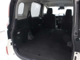 セカンドシートを格納すれば、大容量の荷物の積み込みや、アウトドアでの車中泊の際にも活躍します。