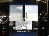 左右のサイドカメラ映像を同時に表示し、車両周囲の死角をしっかりカバー。狭い道や駐車時の接触リスクを減らし、安心して操作できる視界を確保します。
