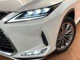 【シーケンシャルターンランプ付きLEDヘッドライト】人気の『流れるウィンカー』付きのLEDヘッドライトを装備♪高級感はもちろん、点灯時は存在感たっぷりで他車からも認識されやすく安心です。