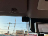 日産純正ドライブレコーダーです。前方向けとルームミラーから車室内後方を撮影します。
