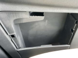 車検証喉入れるスペースだあります。